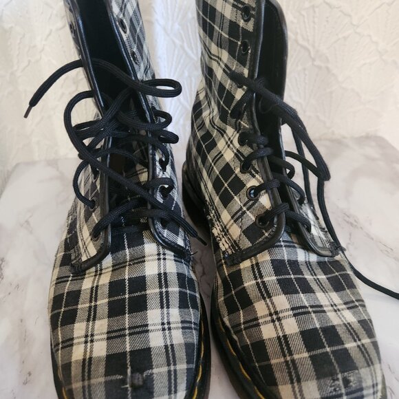 Dr Martens The Original Made in England Plaid Black White Ankle Boots Men 7 - Picture 8 of 10